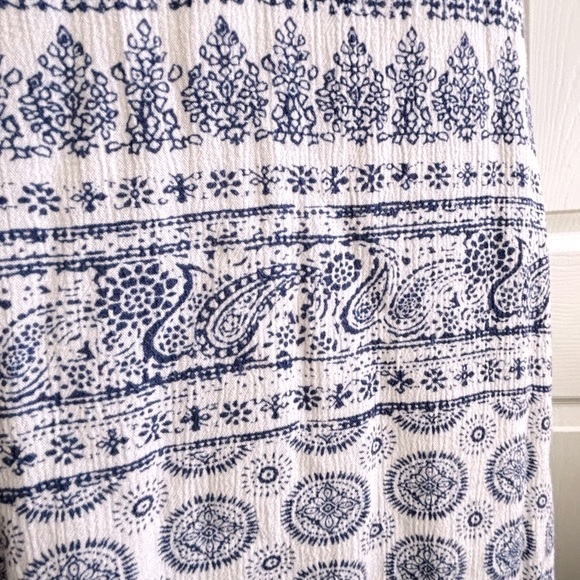 Forever 21 Blue and White Paisley Spaghetti Strap Blouse - Picture 4 of 6